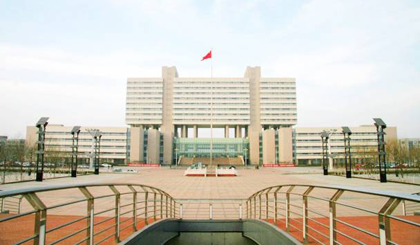 霍林郭勒市政府大楼