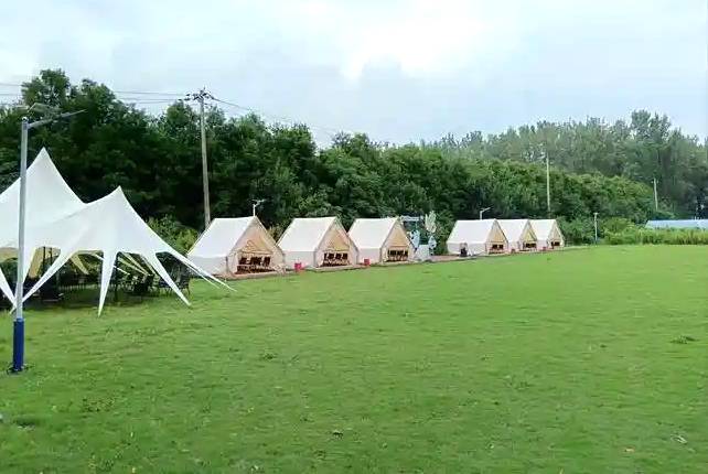 茫汗苏木利佳农场的“花明小驻”露营地 茫汗苏木利佳农场的“花明小驻”露营地