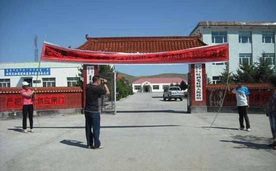 吐列毛杜镇政府大院