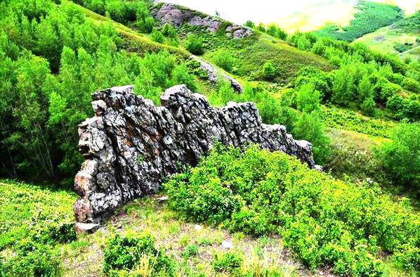 哈日诺尔驼峰岭