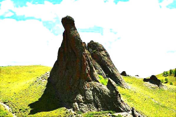 哈日诺尔驼峰岭