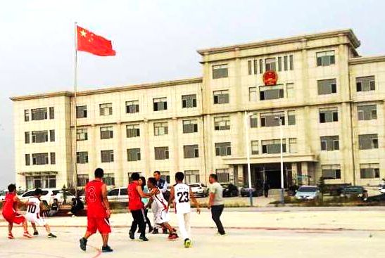 巴彦淖尔苏木政府广场