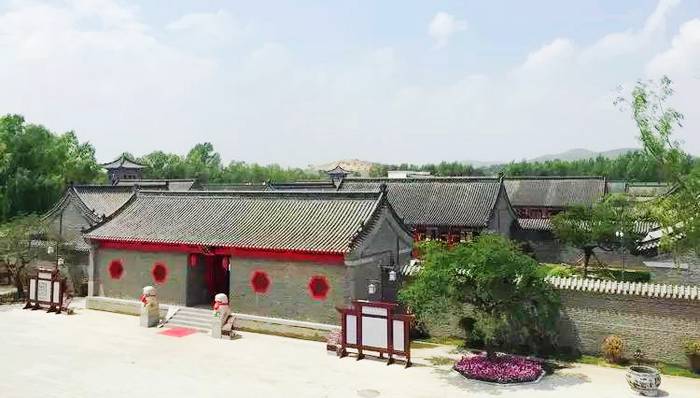 图什业图王府