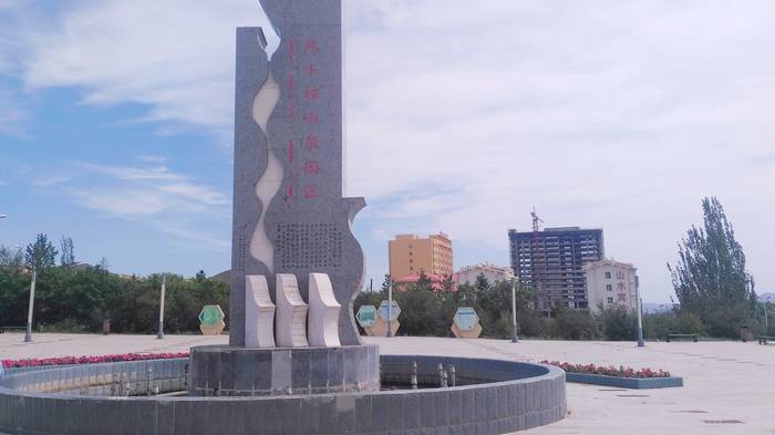 热水塘温泉疗养旅游开发区标志碑