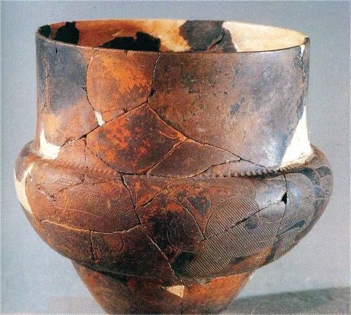尊形陶器