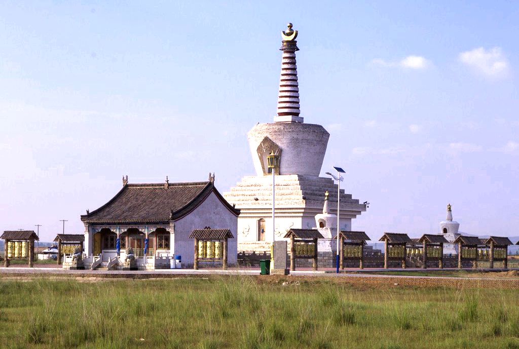 苏布尔嘎白塔 苏布尔嘎白塔