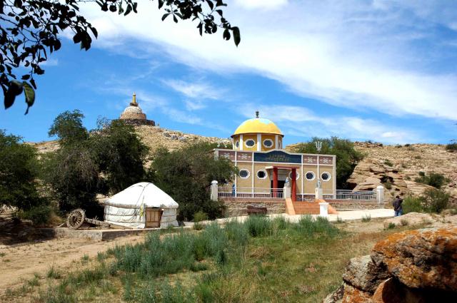 哈布图·哈撒儿祭奠堂