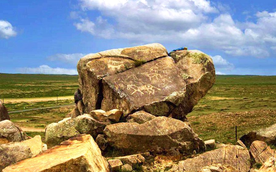 乌兰察布岩画 乌兰察布岩画