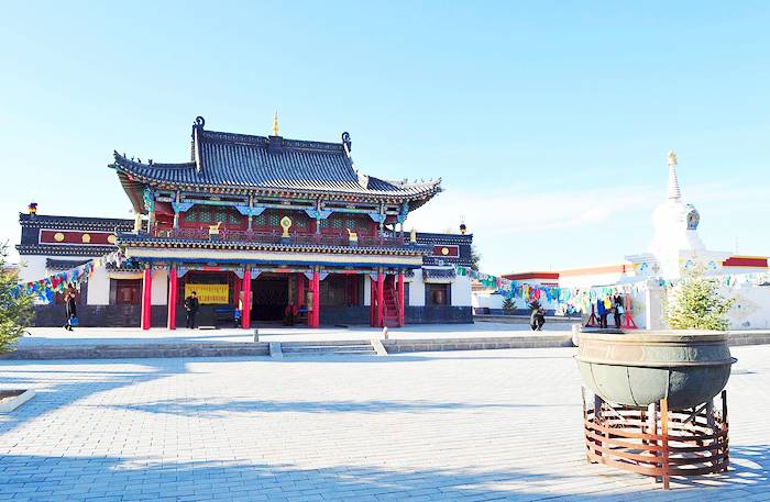 百灵庙苏古沁大殿 百灵庙苏古沁大殿