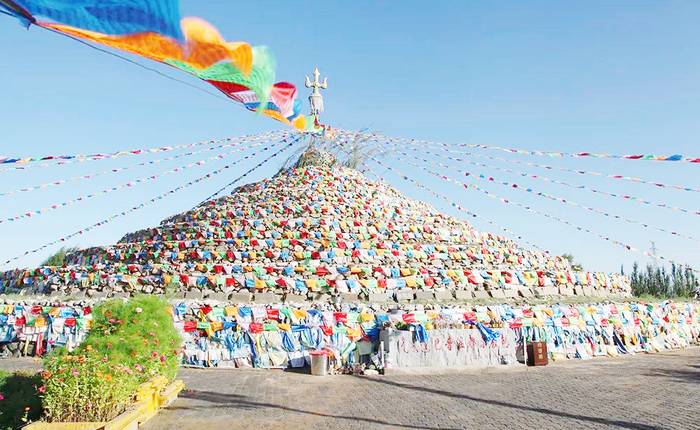 天吉泰镇巴音温都尔敖包 天吉泰镇巴音温都尔敖包
