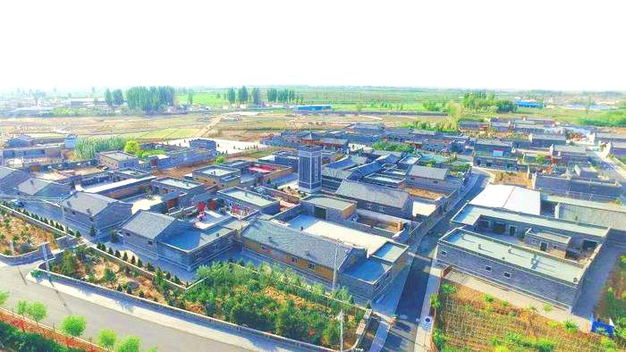 双河镇进步村的河套非遗小镇