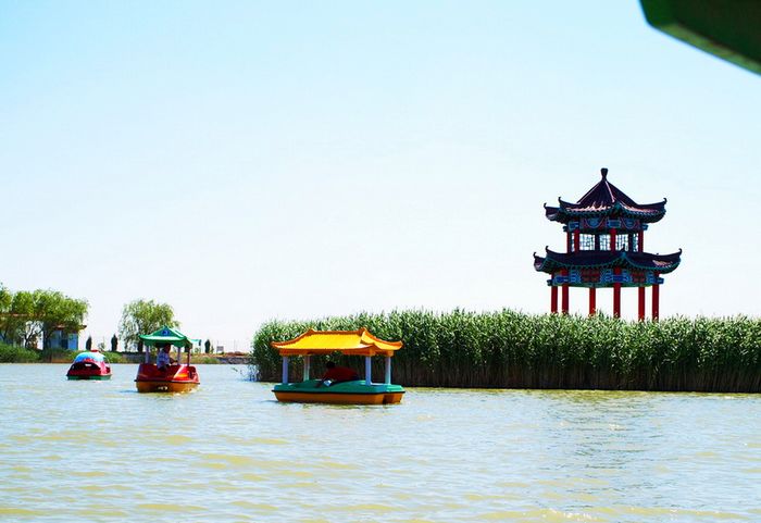 释尼召沙漠绿海乐园旅游景区
