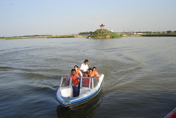 释尼召沙漠绿海乐园旅游景区
