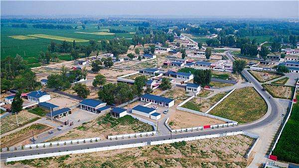 展旦召苏木全景