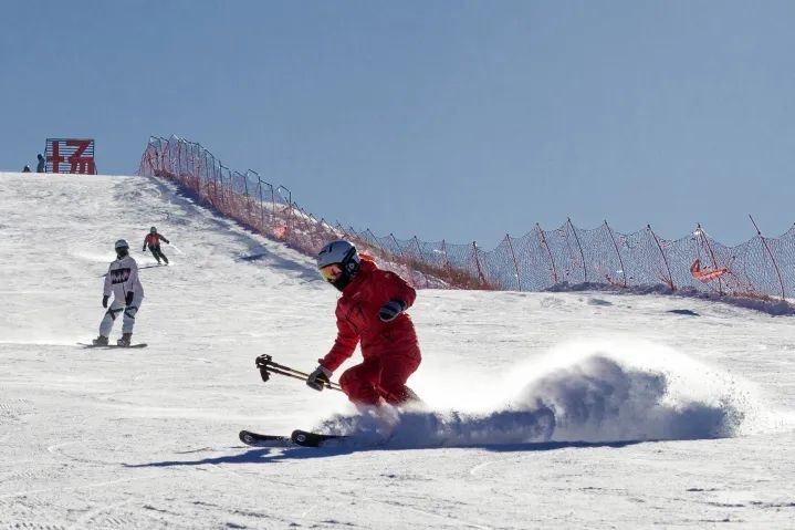 居力很镇雪村滑雪场 居力很镇雪村滑雪场