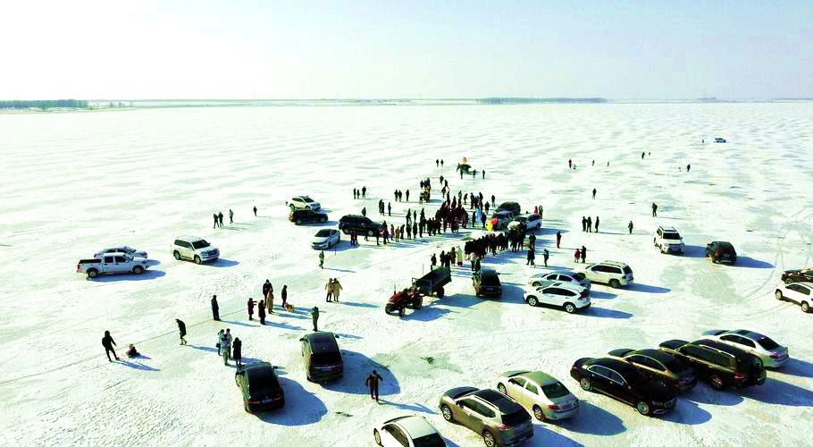 乌力吉木仁苏木皇太极湖冬捕