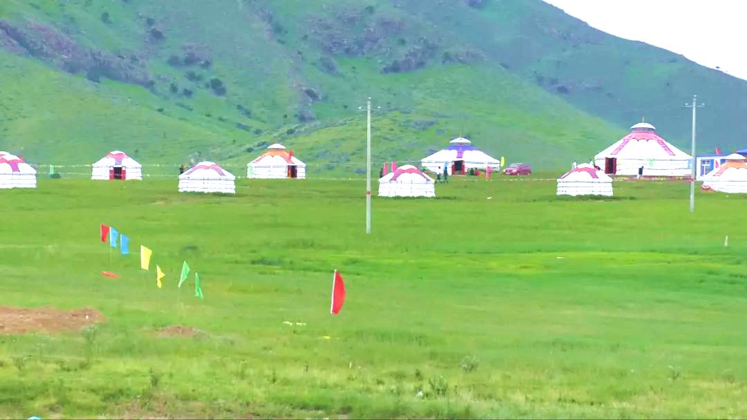 查布嘎图阿尔山人面岩画旅游区 查布嘎图阿尔山人面岩画旅游区