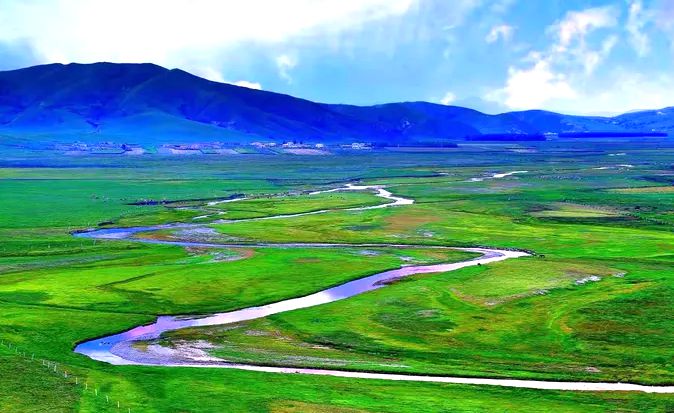 乌兰哈达苏木白音格尔嘎查十八弯美景