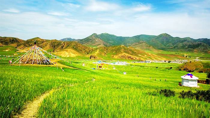 巴雅尔吐胡硕山地草原