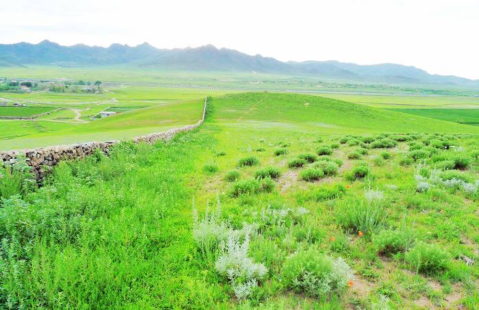 巴雅尔吐胡硕山地草原
