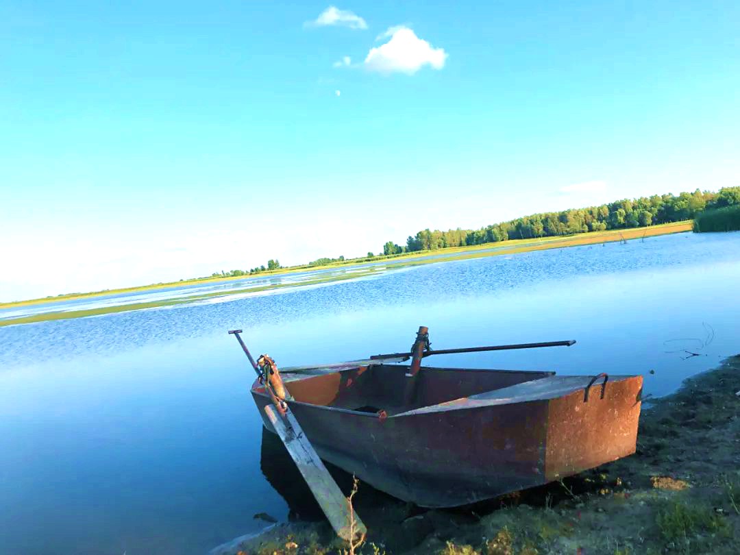 阿都沁苏木泉水湖