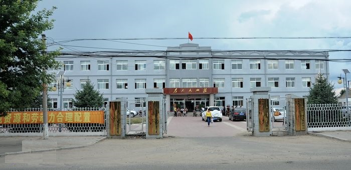 舍伯吐镇政府大院