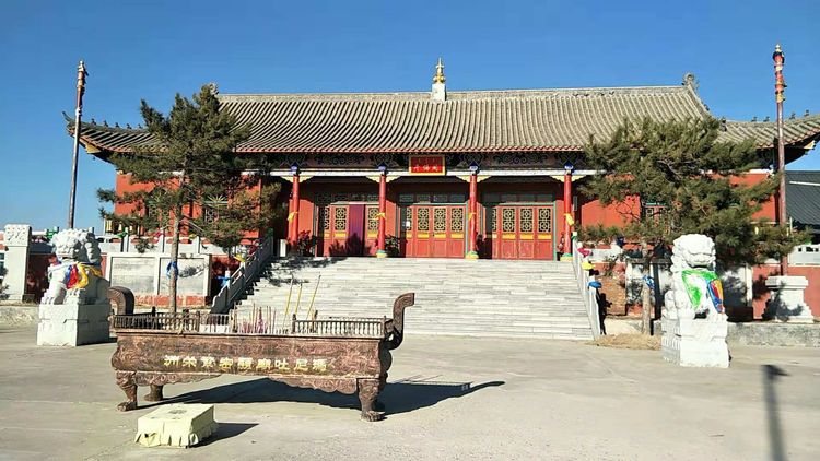 玛尼吐庙大殿