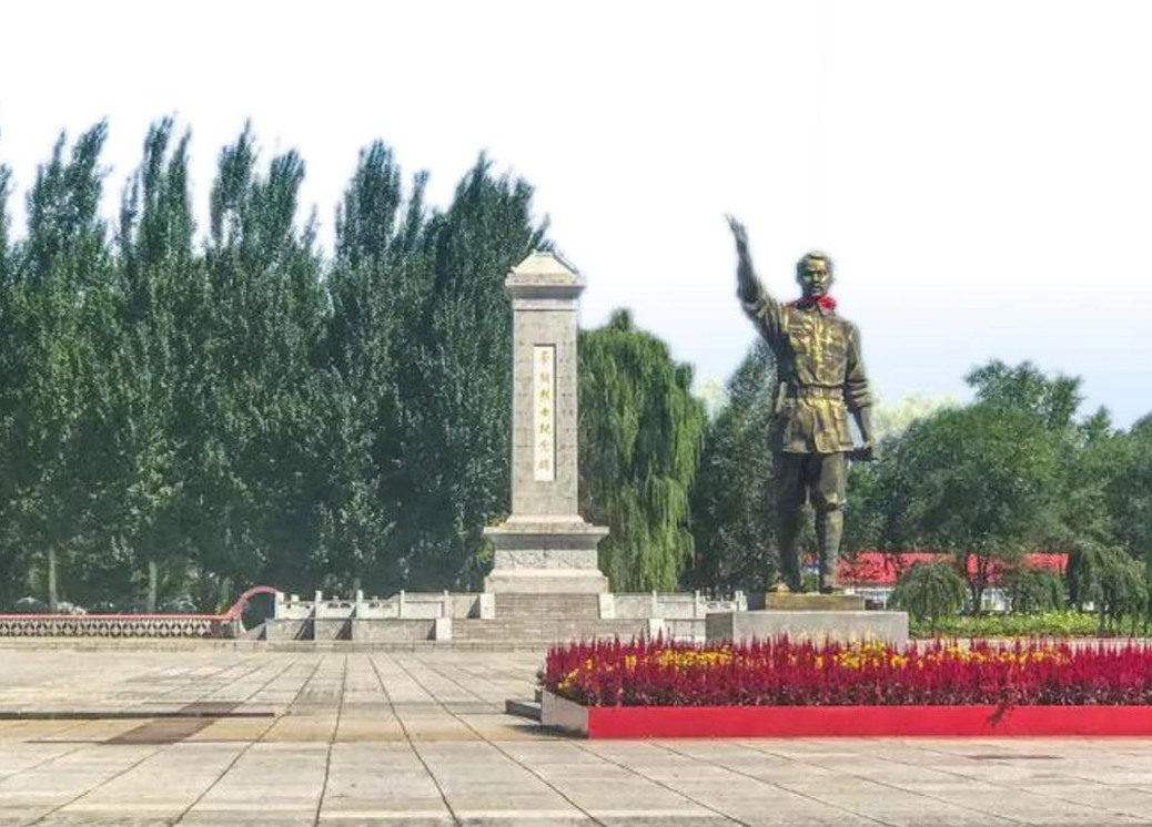 麦新烈士铜像及纪念碑