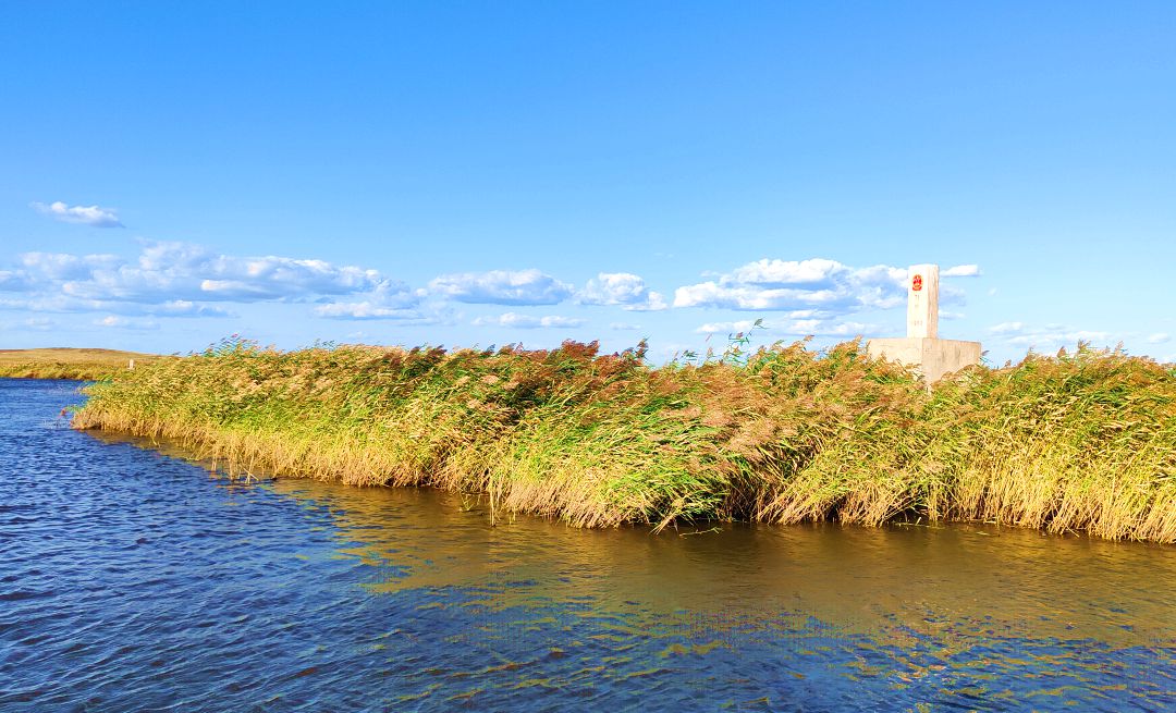 二卡湿地景区里的71号水上界碑