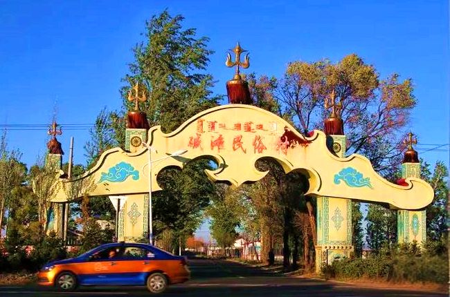 巴音塔拉镇碱滩民俗村