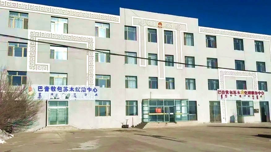巴音敖包苏木政府广场